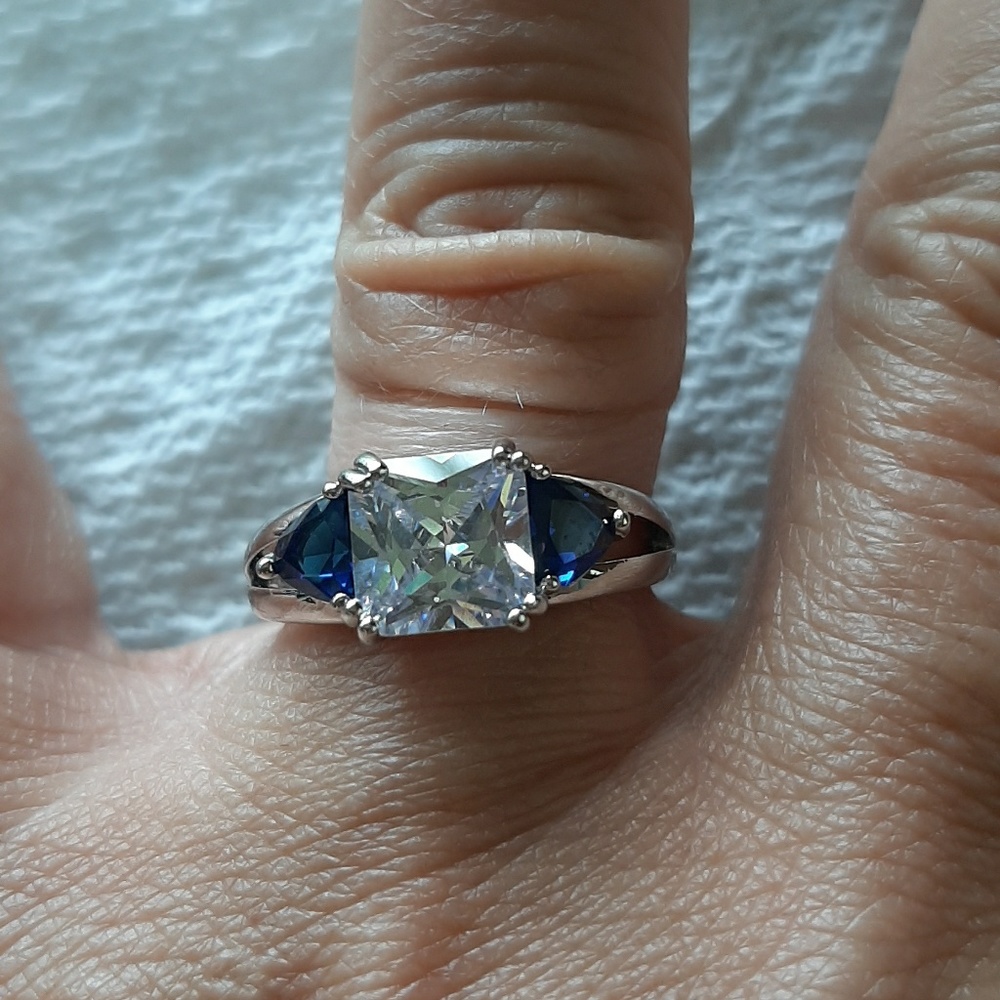 Exquisite blue and clear Stoned ring ,size 8